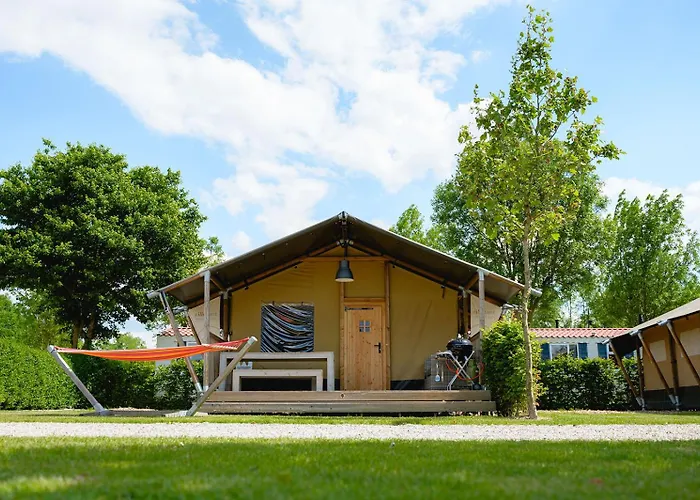 Glamping Costa Dorada Οργανωμένο κάμπινγκ